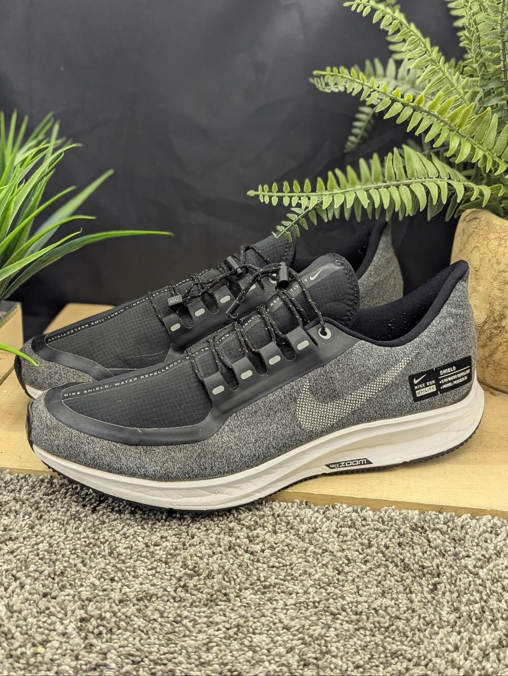 Nike Air Zoom Pegasus 35 Shield Men's Size 11.5 Running Shoes Casual Comfort